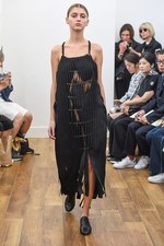 ノワール ケイ ニノミヤ 2016年春夏コレクション - 異彩を放つものが混在する漆黒の世界｜写真25