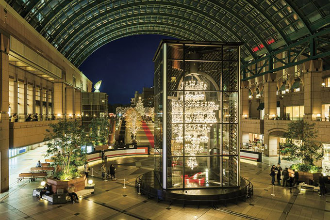 恵比寿ガーデンプレイスのクリスマス - バカラ世界最大のシャンデリアやマルシェ｜写真2