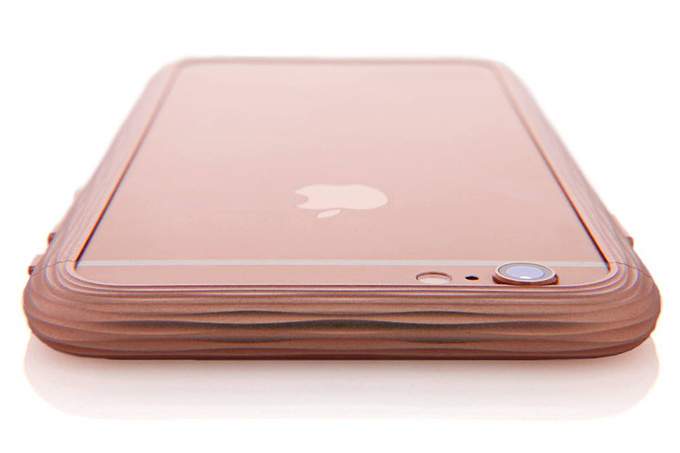iPhoneケース「ザ・スリット」航空機にも使われる合金ジュラルミンを、日本の技術と知恵で緻密に加工｜写真7