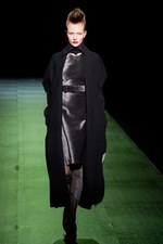 和洋折衷が見事に融合したヒロコ コシノ(HIROKO KOSHINO)の2011-12年秋冬コレクション｜写真1