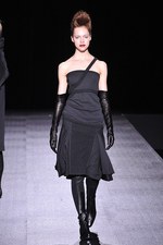 和洋折衷が見事に融合したヒロコ コシノ(HIROKO KOSHINO)の2011-12年秋冬コレクション｜写真11