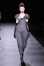 和洋折衷が見事に融合したヒロコ コシノ(HIROKO KOSHINO)の2011-12年秋冬コレクション｜写真17