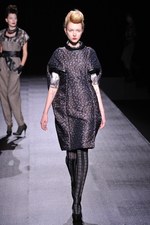 和洋折衷が見事に融合したヒロコ コシノ(HIROKO KOSHINO)の2011-12年秋冬コレクション｜写真24