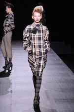 和洋折衷が見事に融合したヒロコ コシノ(HIROKO KOSHINO)の2011-12年秋冬コレクション｜写真26