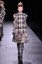 和洋折衷が見事に融合したヒロコ コシノ(HIROKO KOSHINO)の2011-12年秋冬コレクション｜写真27