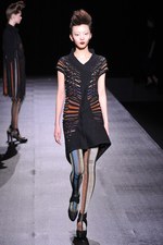 和洋折衷が見事に融合したヒロコ コシノ(HIROKO KOSHINO)の2011-12年秋冬コレクション｜写真32