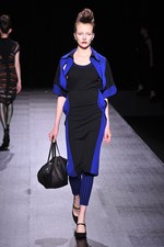 和洋折衷が見事に融合したヒロコ コシノ(HIROKO KOSHINO)の2011-12年秋冬コレクション｜写真33