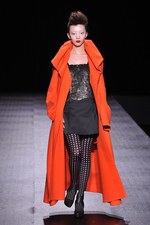 和洋折衷が見事に融合したヒロコ コシノ(HIROKO KOSHINO)の2011-12年秋冬コレクション｜写真44