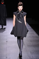 和洋折衷が見事に融合したヒロコ コシノ(HIROKO KOSHINO)の2011-12年秋冬コレクション｜写真50