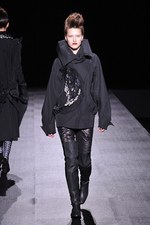 和洋折衷が見事に融合したヒロコ コシノ(HIROKO KOSHINO)の2011-12年秋冬コレクション｜写真52