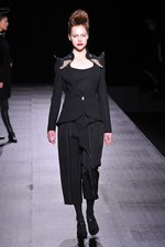 和洋折衷が見事に融合したヒロコ コシノ(HIROKO KOSHINO)の2011-12年秋冬コレクション｜写真55