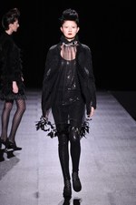 和洋折衷が見事に融合したヒロコ コシノ(HIROKO KOSHINO)の2011-12年秋冬コレクション｜写真61