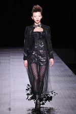 和洋折衷が見事に融合したヒロコ コシノ(HIROKO KOSHINO)の2011-12年秋冬コレクション｜写真62