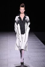 和洋折衷が見事に融合したヒロコ コシノ(HIROKO KOSHINO)の2011-12年秋冬コレクション｜写真63