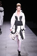 和洋折衷が見事に融合したヒロコ コシノ(HIROKO KOSHINO)の2011-12年秋冬コレクション｜写真64