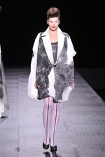 和洋折衷が見事に融合したヒロコ コシノ(HIROKO KOSHINO)の2011-12年秋冬コレクション｜写真67