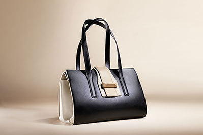 マックスマーラは新作“A”バッグを発表 - 女優のエイミー・アダムスとコラボ