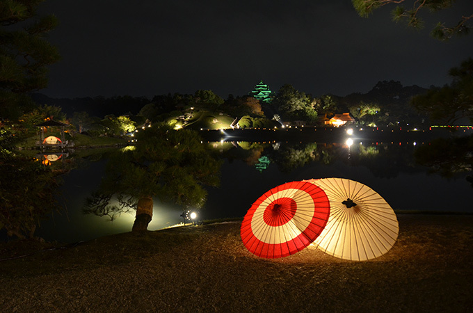 日本三名園のひとつ岡山後楽園で「秋の幻想庭園」開催 - 夜間開園で秋色に染まる園内を楽しむ｜写真2