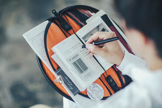 「ほぼ日手帳 2016」の新作にアンリアレイジ×ポーターの“半月型”カバー | 写真