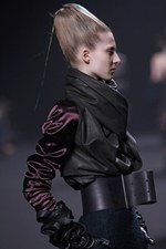 注目を一心に集めるハイダー アッカーマン(HAIDER ACKERMANN)の2011-12年秋冬コレクション｜写真18