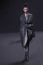 注目を一心に集めるハイダー アッカーマン(HAIDER ACKERMANN)の2011-12年秋冬コレクション｜写真19