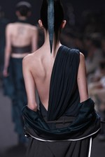 注目を一心に集めるハイダー アッカーマン(HAIDER ACKERMANN)の2011-12年秋冬コレクション｜写真23