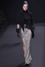 注目を一心に集めるハイダー アッカーマン(HAIDER ACKERMANN)の2011-12年秋冬コレクション｜写真24