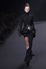 注目を一心に集めるハイダー アッカーマン(HAIDER ACKERMANN)の2011-12年秋冬コレクション｜写真25
