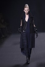 注目を一心に集めるハイダー アッカーマン(HAIDER ACKERMANN)の2011-12年秋冬コレクション｜写真26
