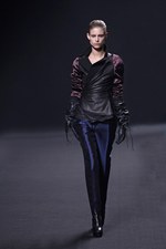 注目を一心に集めるハイダー アッカーマン(HAIDER ACKERMANN)の2011-12年秋冬コレクション｜写真30