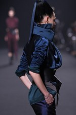注目を一心に集めるハイダー アッカーマン(HAIDER ACKERMANN)の2011-12年秋冬コレクション｜写真35