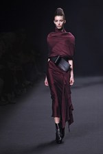 注目を一心に集めるハイダー アッカーマン(HAIDER ACKERMANN)の2011-12年秋冬コレクション｜写真36