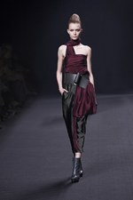 注目を一心に集めるハイダー アッカーマン(HAIDER ACKERMANN)の2011-12年秋冬コレクション｜写真42