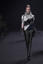 注目を一心に集めるハイダー アッカーマン(HAIDER ACKERMANN)の2011-12年秋冬コレクション｜写真43