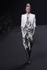 注目を一心に集めるハイダー アッカーマン(HAIDER ACKERMANN)の2011-12年秋冬コレクション｜写真44