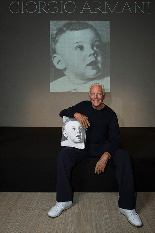 アルマーニ初の自叙伝『GIORGIO ARMANI』ファッション、セレブ、映画…情熱的な半生を語る | 写真