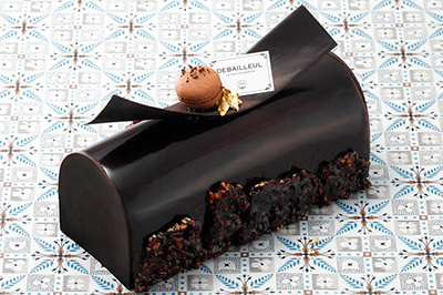 ダックワーズ｜ドゥバイヨルのクリスマスケーキ 「ブッシュ エベンヌ」- 重厚感のあるシックなケーキ