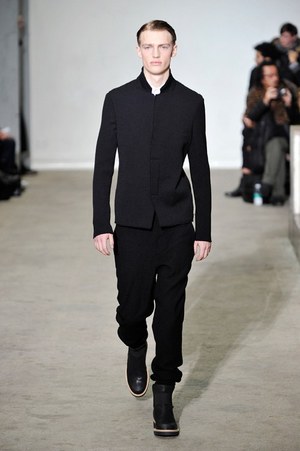 クリスヴァンアッシュ(KRISVANASSCHE)、2011-2012年秋冬コレクション｜写真4