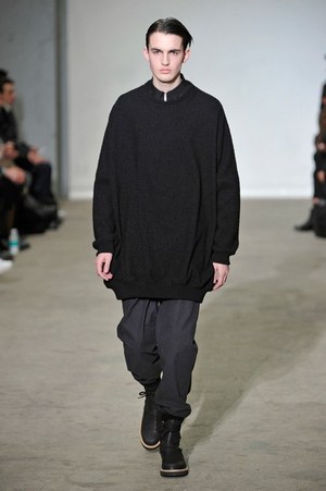 クリスヴァンアッシュ(KRISVANASSCHE)、2011-2012年秋冬コレクション｜写真8