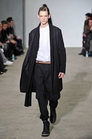 クリスヴァンアッシュ(KRISVANASSCHE)、2011-2012年秋冬コレクション｜写真10
