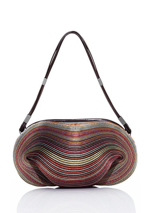 イッセイ ミヤケより、東京・ロンドン・パリ・NYの“色”を抽出したバッグ | 写真