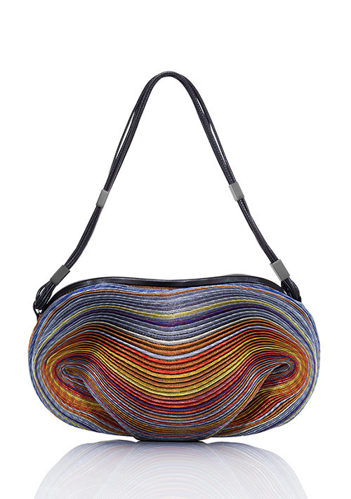 イッセイ ミヤケより、東京・ロンドン・パリ・NYの“色”を抽出したバッグ | 写真