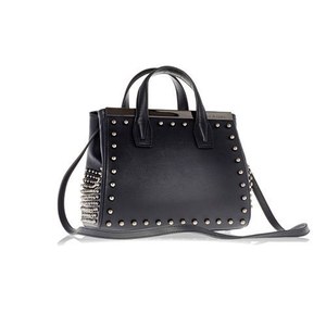 トーマス ワイルド、 新クリエイティブディレクターのジェニー・パークが手掛けるシューズ＆バッグを紹介｜写真1