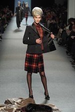 ブルジョアマダムの美しさを称える ジャン ポール ゴルチエ 2011-2012年秋冬コレクション｜写真23