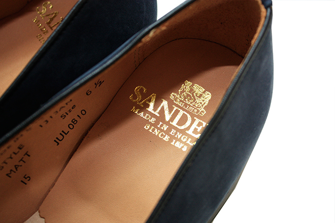 セレクトショップ1LDK、英国伝統の靴メーカー「サンダース」別注スリッポン発売 | 写真