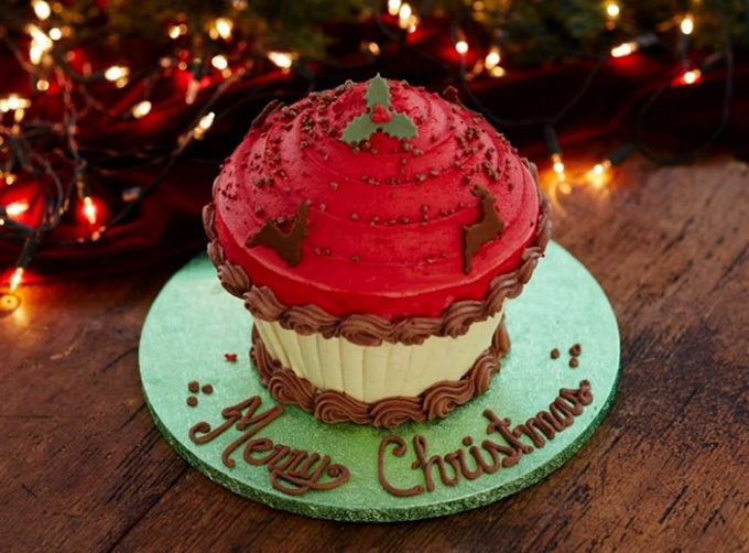 ロンドン発「ローラズ・カップケーキ」からクリスマス限定商品 - パーティ向け巨大カップケーキも | 写真