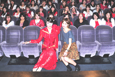 月本えり、映画『赤ずきん』イベントで「赤」コーデを語る