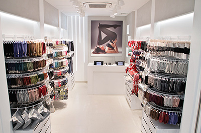 スイムウェア｜イタリア発のレッグウェア・ビーチウェアブランド「カルツェドニア」旗艦店が東京・新宿にオープン