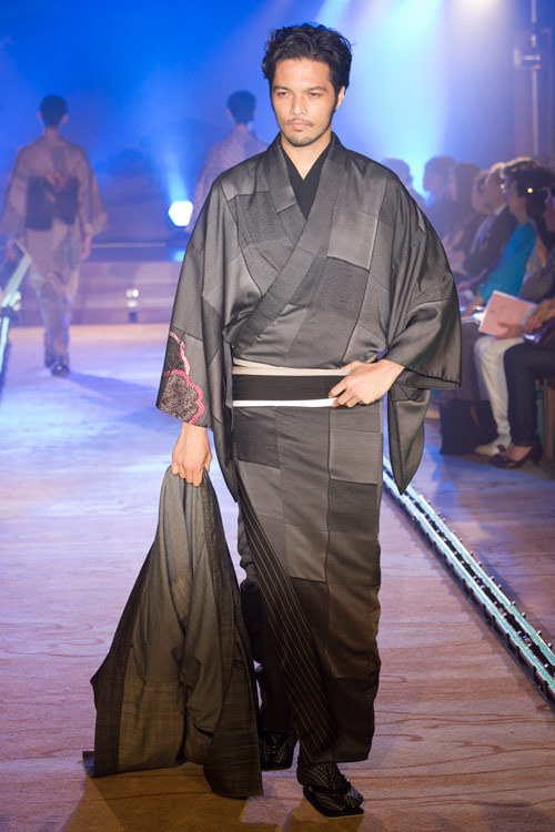 ストライプやデニムを使ったモダンなキモノスタイルを発表したJOTARO SAITO 2011-12年秋冬コレクション｜写真14