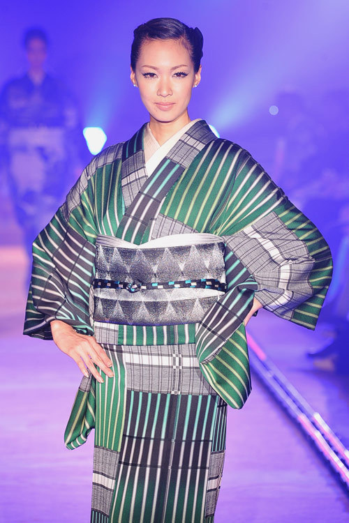 ストライプやデニムを使ったモダンなキモノスタイルを発表したJOTARO SAITO 2011-12年秋冬コレクション｜写真63